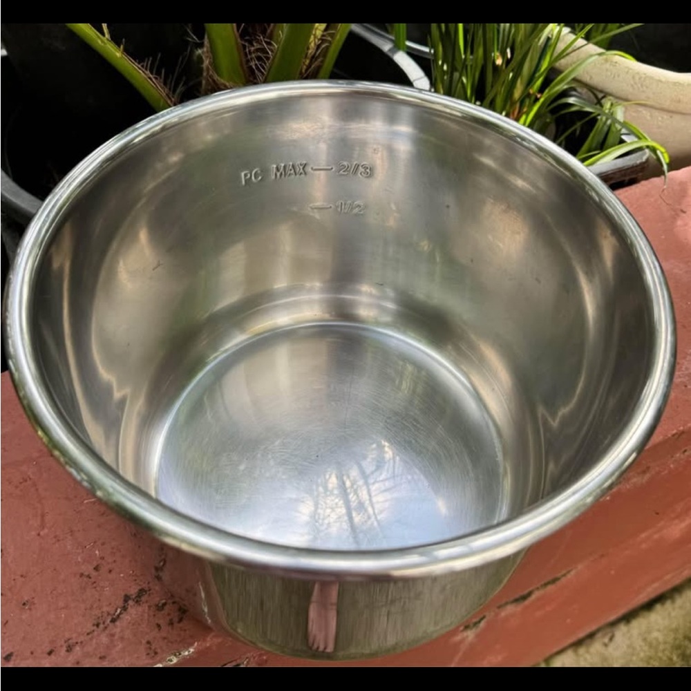 Instant Pot 6 quart Stainless Steel Inner pot. Excellent condition! - Picture 2 of 5